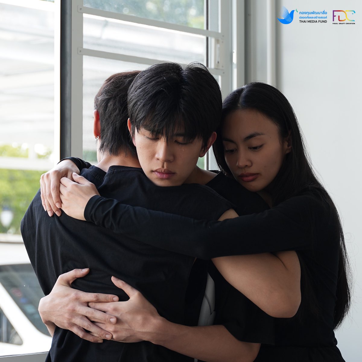 finaldraft708's tweet photo. "อย่ารอให้ทุกอย่างเหลือแค่ความทรงจำ เหมือนสายน้ำที่ไม่มีวันย้อนกลับมา"
บรรยากาศการเวิร์คช็อปวันที่ 3 ของเหล่านักแสดง ปันหยี I Sea You

#ปันหยีSeaYou #ปันหยีISeaYouWorkshopD3
#savesaisawat #gingareeya #jaraliora  #pakvarayu
#finaldraftcreation #กองทุนพัฒนาสื่อปลอดภัยและสร้างสรรค์ https://t.co/AZRZcyyNI0