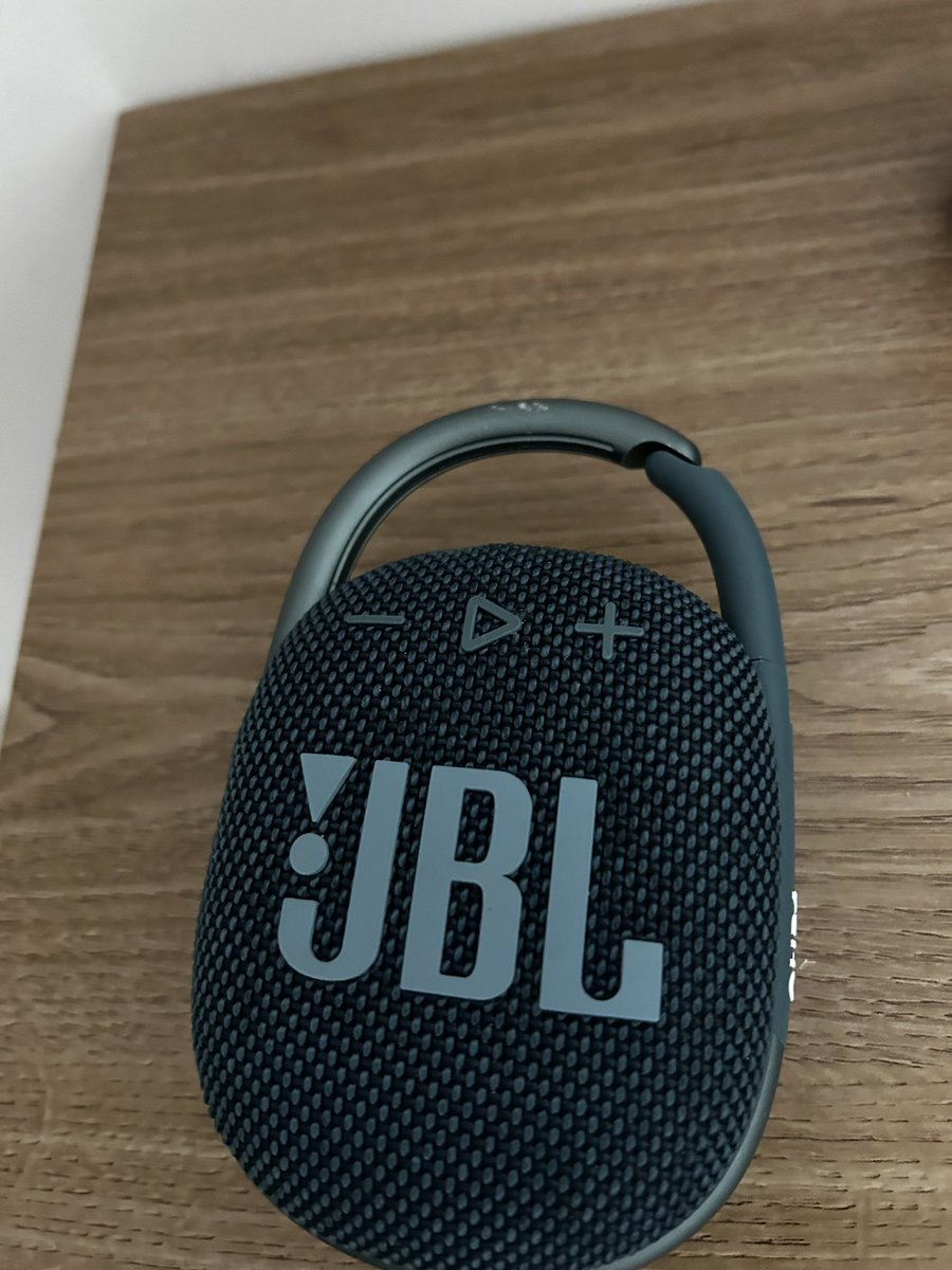 R.i.p uma das minhas caixinhas prediletas pra ter na borda da piscina e velejar escutando um sonzinho… infelizmente depois de 1 ano ela acabou se afogando🥺 mas aguentou bem! <a href="/JBLaudio/">JBL</a>