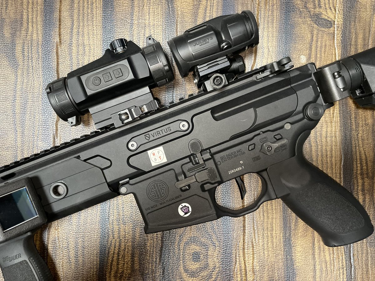 ALsan0304's tweet photo. Nautilus+JULIET3Microと
ROMEO 7+JULIET3Micro
念願のSIG on SIGに😆
ショートスコープ並の長さやな😳
#SIGSAUER
#ROMEO7
#JULIET3Micro
#SIGonSIG
#実パ https://t.co/jTYzOYWgHH
