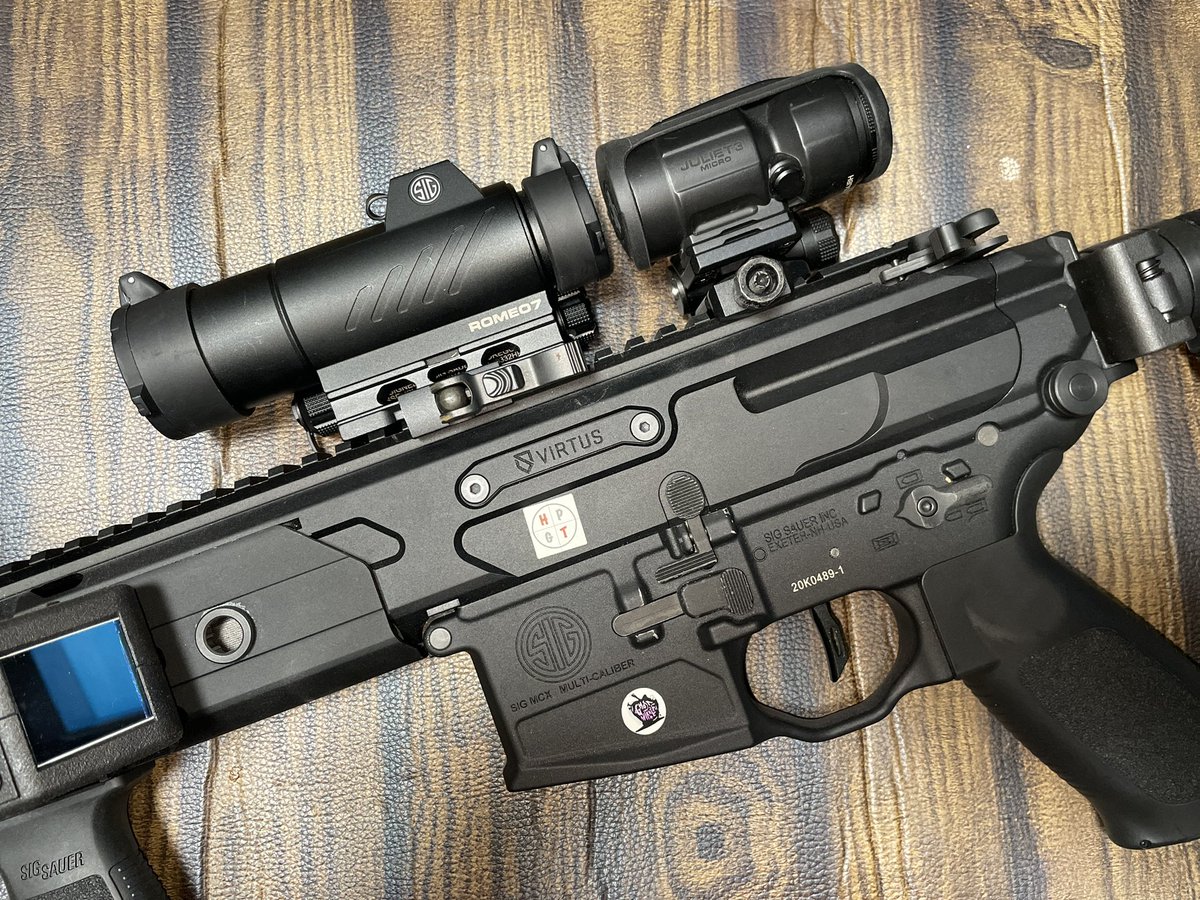 ALsan0304's tweet photo. Nautilus+JULIET3Microと
ROMEO 7+JULIET3Micro
念願のSIG on SIGに😆
ショートスコープ並の長さやな😳
#SIGSAUER
#ROMEO7
#JULIET3Micro
#SIGonSIG
#実パ https://t.co/jTYzOYWgHH