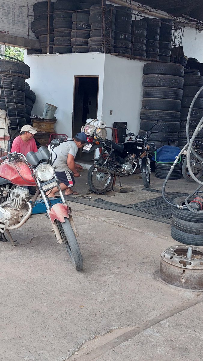 rodlopez_'s tweet photo. El camionero nos trajo desde 25 de diciembre hasta Mariano Roque Alonso y ahí pude reparar la rueda y llegue del viaje Agradecido con el chofer JUAN CABRERA sos un tipazo mi hermano https://t.co/Hj56vBpsEx