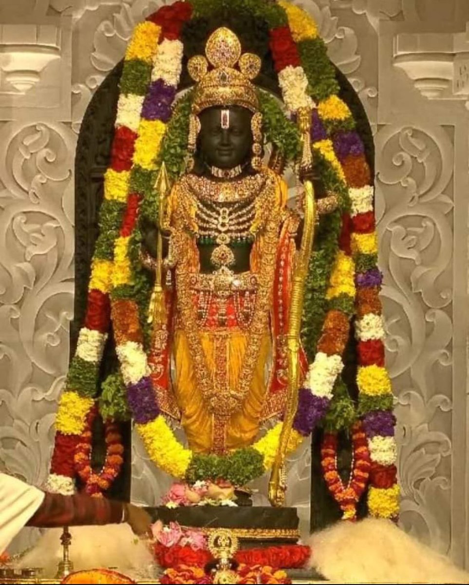 ShashiTharoor's tweet image. सियावर रामचंद्र की जय 🙏