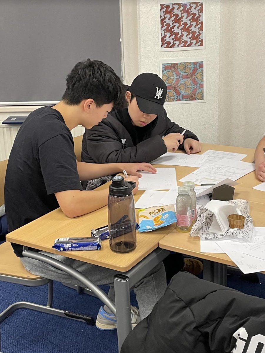 IntlSchAmst's tweet image. Virtual Senior ISMTF tournament: In the team category, ISA students placed 6th amongst over 40 teams. In the individual competition, ISA students placed 21st and 22nd amongst over 120 individual competitors.

#CommunityAtTheHeart #ISAstories #DevelopingCommunities