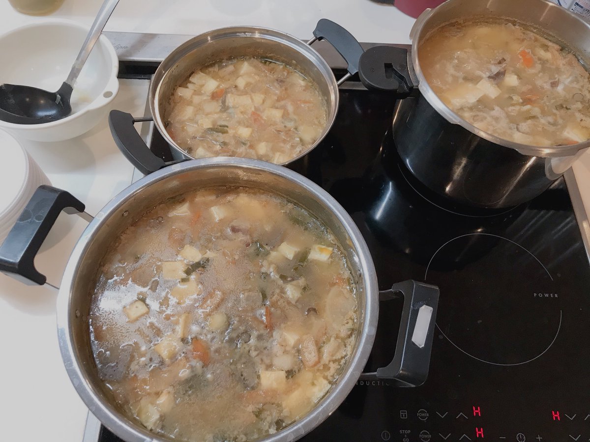 昨日のけめカフェ
みんなでおにぎり作り🍙
具沢山豚汁も大好評でした☺️