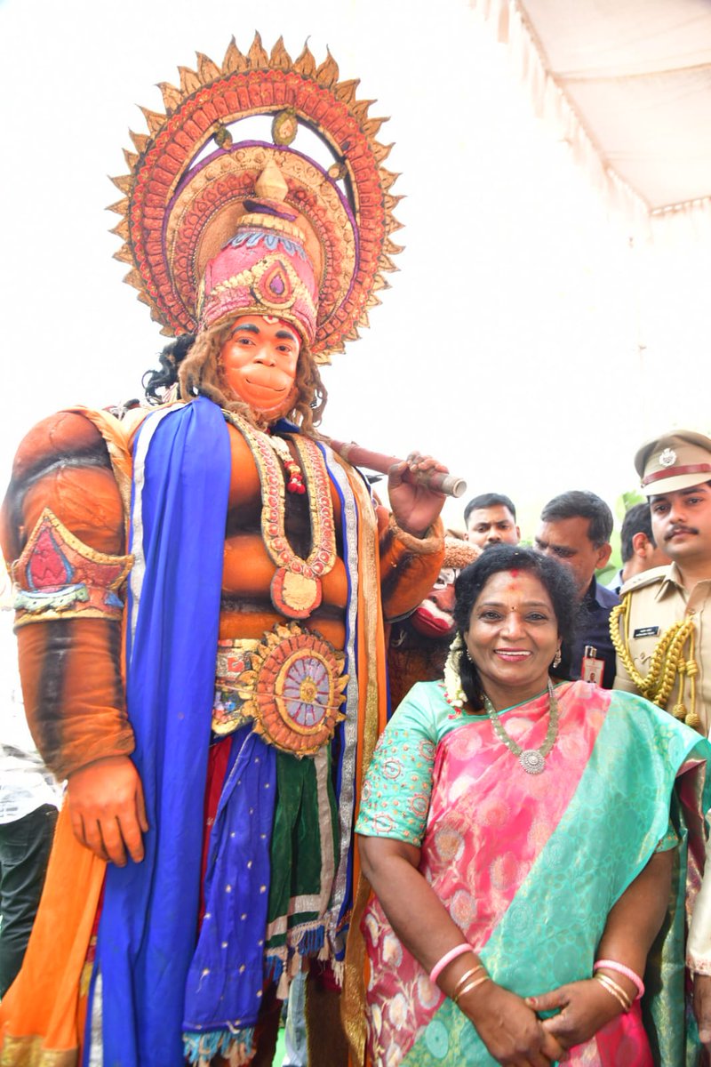 DrTamilisai4BJP's tweet image. Thanks to @drlaxmanbjp for arranging a grand program with a giant screen...to visualize #RamMandirPranPrathistha .. A memorable moment visualizing the great event  #PMModiLive doing poojas &amp;amp;dedicating #RamLalla to the world..along @kishanreddybjp  and thousands of #RamBhakts ...