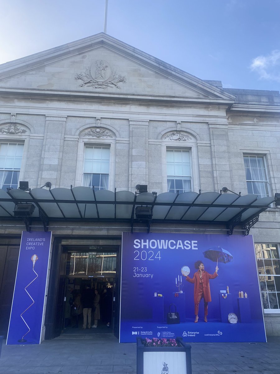 Just landed @showcaseireland with @Lennon_Courtney & @Entirl 💙💚 Join us in the Minerva Suite at 12.30pm to hear about the story of Irish design & see the new LC SS24 Collection #ChampionGreen #KilkennyDesign #LennonCourtneyWorld #Showcase2024
