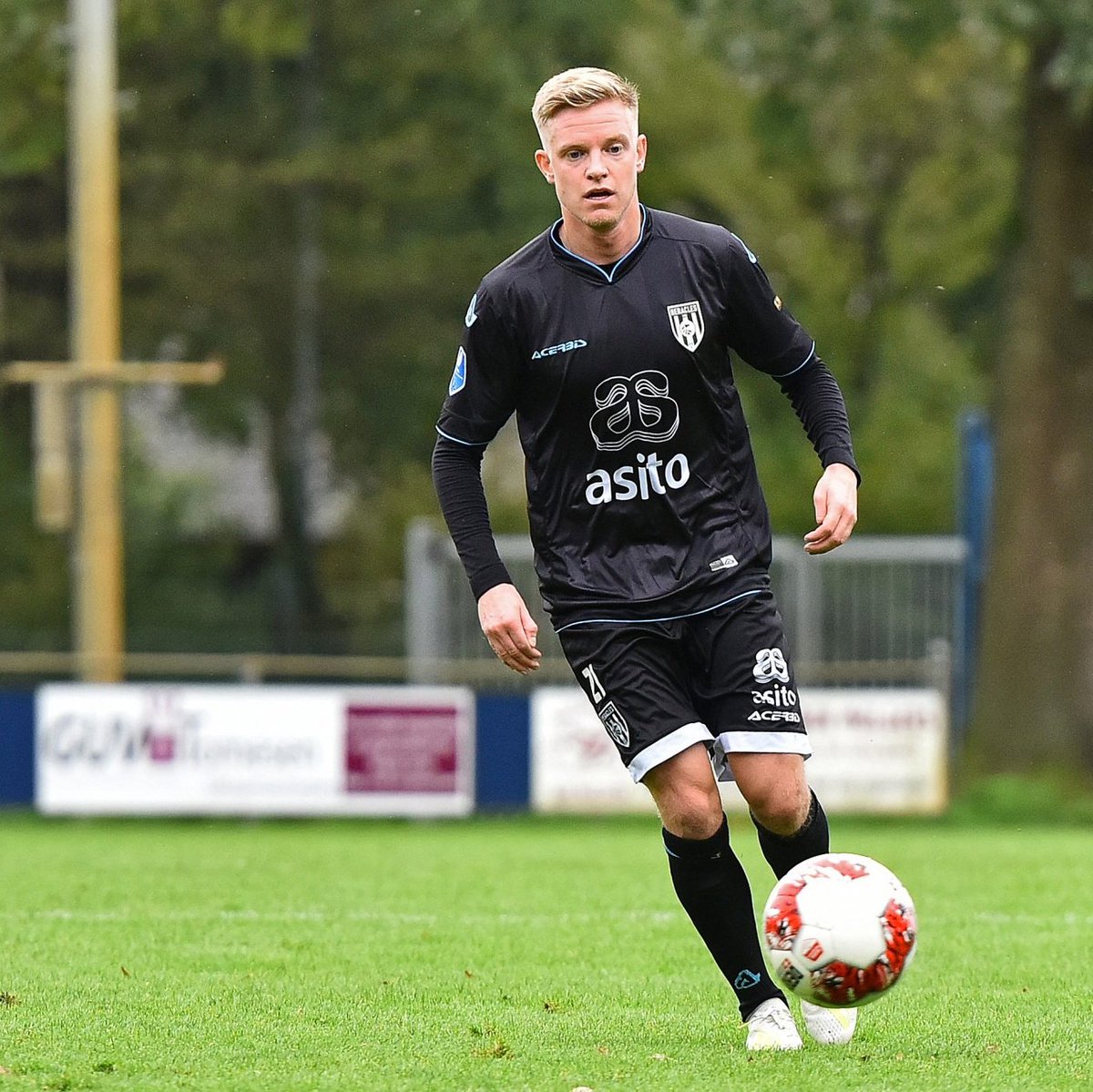 LebanonFG's tweet photo. Safa have signed German midfielder Sebastian Jakubiak (30 years).  🇩🇪

His highest playing career was in Eredivisie 🇳🇱 where he played 23 matches, scoring 1 goal and assisted another. https://t.co/zHBHX7fQM1