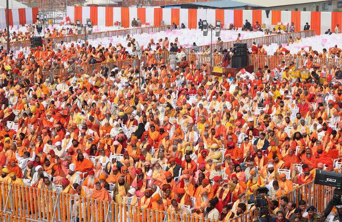 Rampratap_91's tweet photo. अरुण गगन पर महा प्रगति का अब फिर मंगल गान उठा।
करवट बदली अंगड़ाई ली सोया हिन्दुस्थान उठा।

#AyodhaRamMandir #RamMandirPranPrathistha https://t.co/IYK2GC7mmv