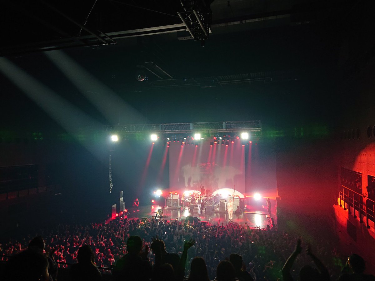 tetsuya_28's tweet image. 311＆MAN WITH A MISSION ダブル・ヘッドライナー・ツアー ZEPP羽田へ

311は待ちに待った14年ぶりの来日(たしかサマソニで炎天下のマリンステージで見た記憶)

時間こそ短めでしたが密度の濃いステージでした
手数の多いチャドのドラムはヤバいね
CreaturesからDownの流れは熱かった！

#threeeleven