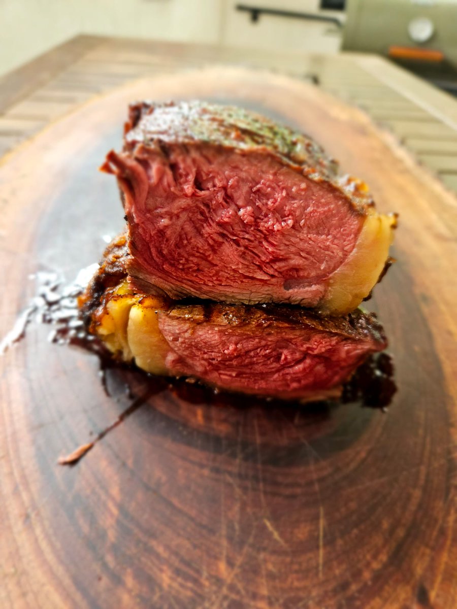 thaisbdias's tweet photo. Que tal começar a semana com uma receita rápida e deliciosa? A receita de bife de chorizo com molho de gorgonzola já está nos canais @madeinfirebr no Youtube, Tiktok e Instagram. Esperamos vocês! Visite nossas redes, curta os vídeos, comente e compartilhe! https://t.co/in0uc8wykX