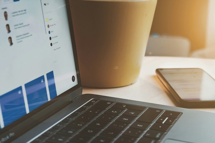 equipecvpro's tweet photo. 🔍 75% des CV soumis ne franchissent jamais les premières barrières du processus de recrutement? La raison? Face à l'afflux massif de candidatures, de nombreux employeurs s'appuient sur des systèmes ATS pour faire le tri. Faites confiance à CVprofessionnel ! https://t.co/enrAgqmuII