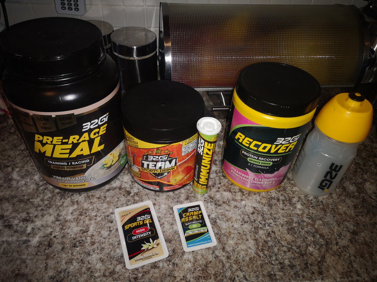gladwin5000m's tweet photo. I'm grateful for the support I receive from my family🙏😍. It all starts in training, where all the hard work happens, then go to races. Thanks to my club Manager @rhynswanepoel and my nutritional sponsor @32gi. #BoxerAC #teamofchampions @32Gi #Fuelledby32gi https://t.co/kKY3Dy4Hb7