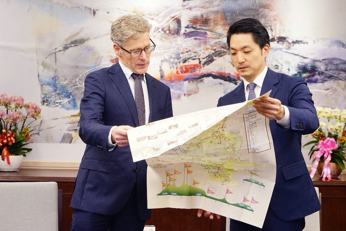 蔣萬安 Wanan Chiang (@wananchiang) on Twitter photo I'm happy to receive the new <a href="/AusOfficeTPE/">Robert Fergusson</a> Representative Mr. Robert Fergusson recently in my office. We discussed our future cooperation in education, industries, Taipei's vision of becoming a "Founder Friendly City" and "AI Driven Smart City", and the 2025 World Masters Games I'm happy to receive the new <a href="/AusOfficeTPE/">Robert Fergusson</a> Representative Mr. Robert Fergusson recently in my office. We discussed our future cooperation in education, industries, Taipei's vision of becoming a "Founder Friendly City" and "AI Driven Smart City", and the 2025 World Masters Games