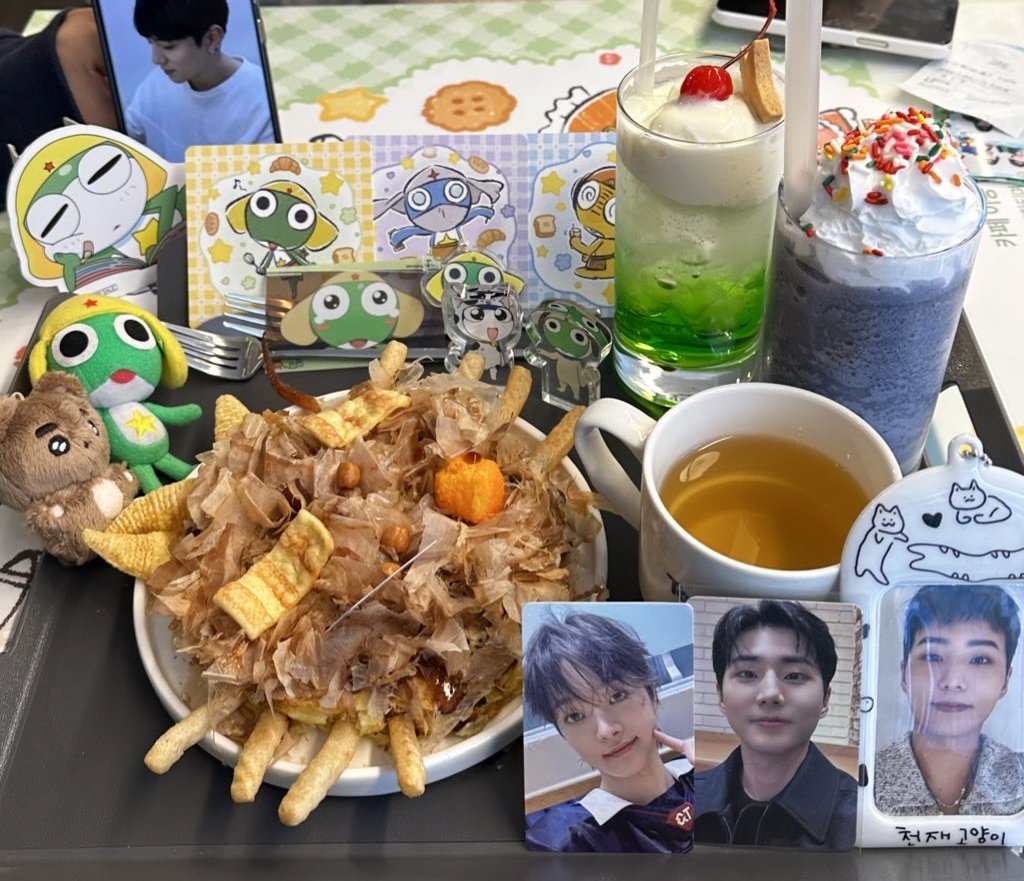 📍케로로카페

마이데이 친구와 오타쿠 친구들과 함께 원피리 보러왔어요🍀

#고독한_주주
#용화야_머거봐용
#나는_너의_밥선생
#영현아_여기서도_7인분_어때