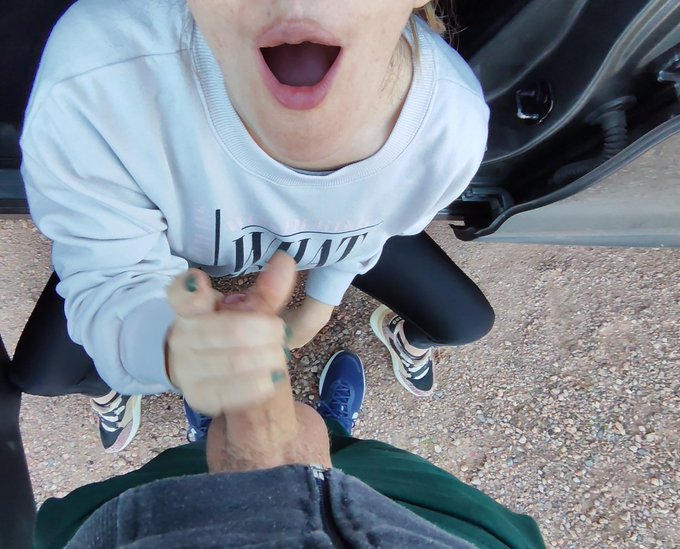 Cliente satisfecho...quedada en descampado para una buena mamada. Video en mi canal VIP de Telegram 😋😋😘😘 https://t