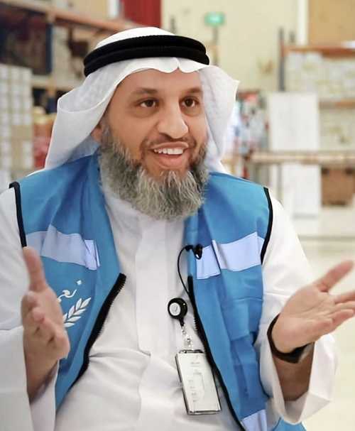 falarbash's tweet photo. نبي الكل يشارك بنشر هالتغريدة وان شاء الله تكون بميزان اعمال الجميع 

اخونا محمد المزيني صاحب مبادرة اسمها نعمتي شركة غير ربحيه رسميه هدفها انساني بحت وهو ((حفظ النعمة)) قام بالعديد من المبادرات الإنسانية  لحفظ النعمة وبحمد الله وعونه قدر يوفر من هدر النعمة بما يعادل مبلغ (( ١١ مليون دك)) من رميها بتكرمون بالزباله. اكل صالح للاستهلاك الادمي نظيف مافيه ولا شي اهو يجمعه ويعيد ترتيبه ويتم توزيعه للأسر المتعففة بالكويت 

آخر مبادراته قام بمخاط��ة شركة كاسكو لخدمات الطيران واتفق معاهم ان ياخذ مشروع حفظ النعمة ووافقوا بسنة ٢٠٢١ 

قانون الطيران بكل العالم يمنع اعادة استخدام اي اكل يرجع من الرحلات

تخيلوا الزبدة المربى الكيك المغلف الوجبات اللي محد لمسها وحتى ((الماي)) ممنوع يستخدمونه مره اخرى خوفاً من وقوع اي حالات تسمم او انتقال عدوى او بكتيريا بالطائرة. 

اخونا بو يوسف قدر يجمع بما يعادل مبلغ مليونين و ٩٠٠ الف دك القيمة السوقية  للوجبات من كاسكو بعدد ١٩٠ الف وجبه (يعني ١٩٠ الف شخص استفادوا من المشروع) وزن الاكل اكثر من مليون و ٥٠٠ كيلو 

شنو المطلوب ؟ 

الرجل قاعد يشتغل من جيبه الخاص من سنة ٢٠٢١ طق كل ��لابواب وراح للبنوك والشركات والمؤسسات يبي احد يدفع رواتب الموظفين الشهرية اللي يشتغلون في هالمشروع قيمة الرواتب ١٧٠٠ دك بالشهر محد راضي يساعده علما بان كل البنوك عندهم بند اسمه المسؤولية الاجتماعية تقدر بمئات الالوف يصرفونها كل سنه 

نبي بنك يتكفل فقط برواتب الموظفين مبلغ ١٧٠٠ دك بالشهر

منو البنك اللي راح يبادر وتكون له السابقة الإنسانية هذي؟ 

أنا متأكد ان 
بنك بوبيان @Bankboubyan 
او وربه @warbabank 
او بيت التمويل @KFHGroup 
او البنك الوطني @NBKPage 
راح يفزعون هالبنوك ولا قصور بالباقين. 

نبي فزعتكم بالنشر 

الدال على الخير كفاعله.