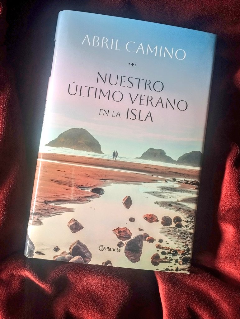 #Estoyleyendo 'Nuestro último verano en la isla', de Abril Camino. Pronto reseña en AnikaEntreLibros.com #leoycomparto @anikalibros