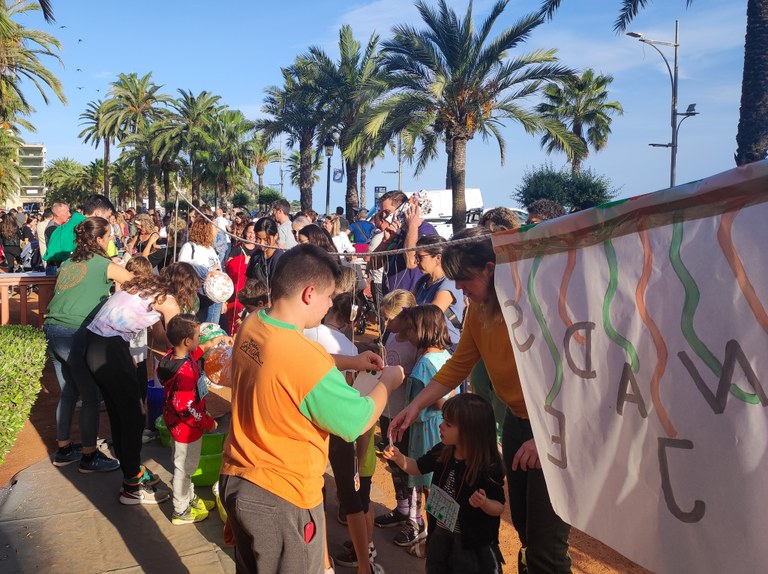 El pròxim 27 de gener, de 10h a 13h, es durà a terme la tercera edició de l’Esplaia’t, una festa organitzada pels diferents esplais de Lloret: Capicua, Xoc, Dofins i Bimbirimboines amb un total aproximat de 300 nens i nenes. fiteltelevision.com/?post_type=pos…