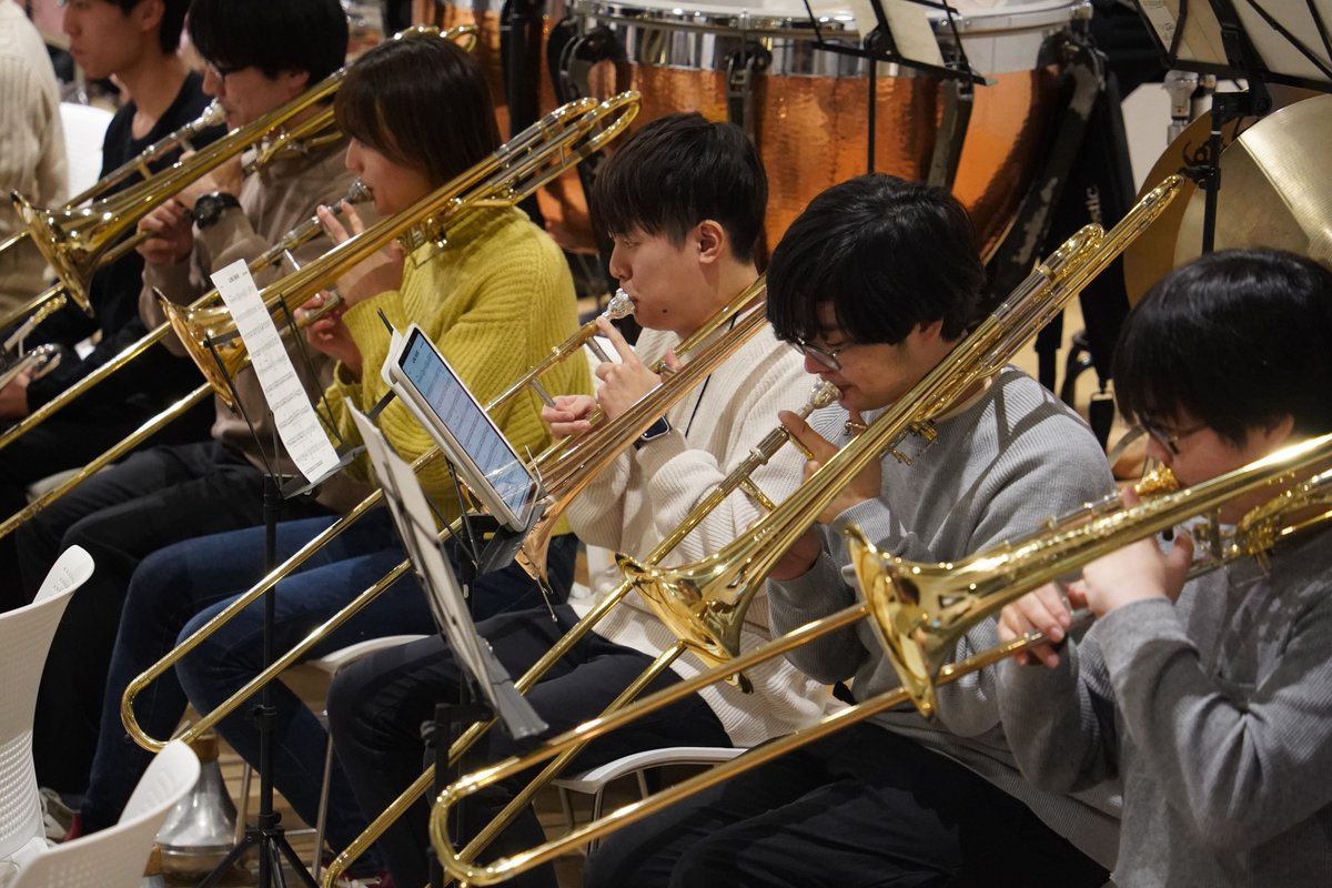 今回の「インプロショー＆吹奏楽コンサート」は、合唱あり、長編即興演劇あり、難曲への挑戦ありの、盛りだくさんで開催。

最後は #上田紀行 教授の指揮による、ラテンアレンジの「第三の男」のテーマ曲で盛り上がりました！

#東工大
#インプロ
#吹奏楽