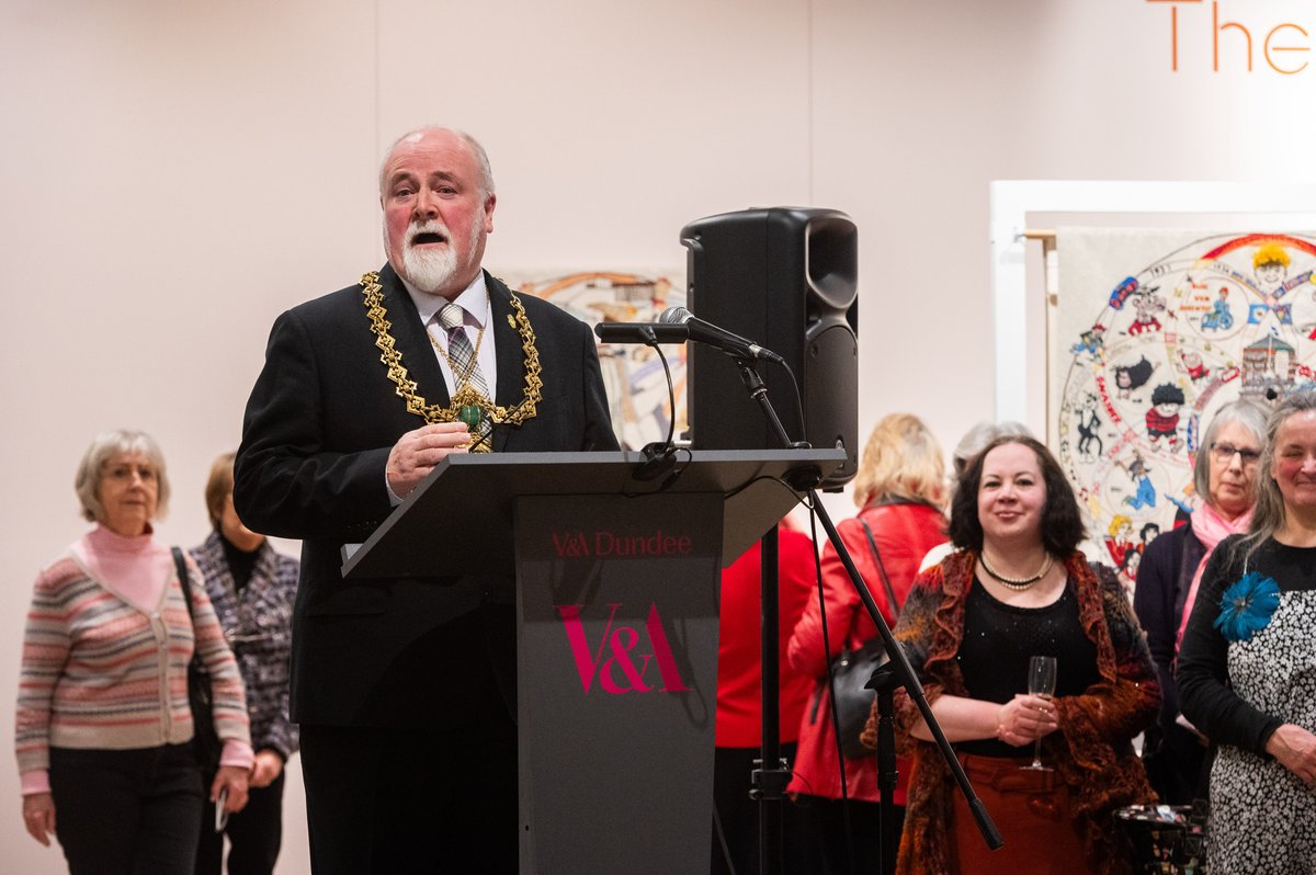 LordProvostDCC's tweet photo. On Friday (19th Jan), the Lord Provost held a Civic Reception at the V&amp;A Dundee for the launch of the Dundee Tapestry. A large attendance heard an opening speech by Leonie Bell (Director of the V&amp;A Dundee) followed by three musical pieces by the Wighton Singers. https://t.co/Qgpq40QclT