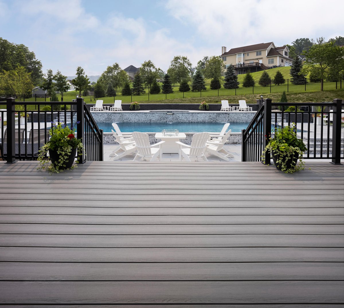 SupplySequoia's tweet image. #MoistureShield is the industry leader for composite #decking innovation. From their Solid Core to their exclusive wood composite caps, their long lasting decking material is designed to defy the elements and inspire better living for years to come. #SequoiaSupply #SequoiaOutBack