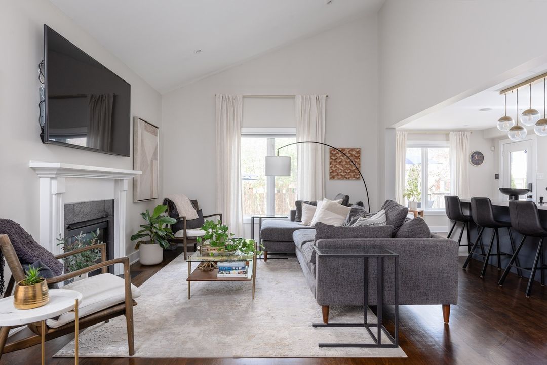 RobKadRealEst's tweet photo. #ForLease 620 Sandcherry Drive, Burlington: This generous 3-bedroom home has a contemporary theme, with hardwood floors, modern fixtures, main floor office, open concept living areas, intimate dining area and a fantastic rear yard with landscaping and new patio and deck. 🏡 https://t.co/vbEuDJxEI6