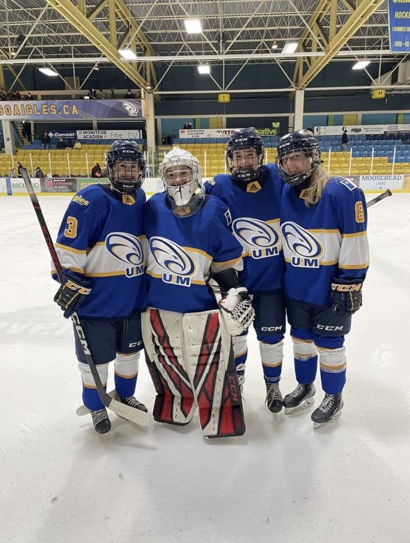Check out these former U18AAA Rocket teammates as they suited up for Les Aigles Bleues this past weekend!!!!
Congrats Janie Caissie, Monica Richard, Erica Plourde and Audrey Levesque

🚀Once A Rocket Always a Rocket 🚀