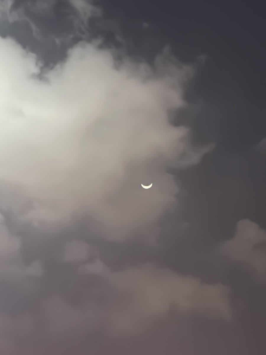 justintdedios's tweet photo. Kung ang Sun ay may Sunday Morning 🌞

Ang Moon ay may Moonday Evening? 🌚 https://t.co/s3yE5gDBAn