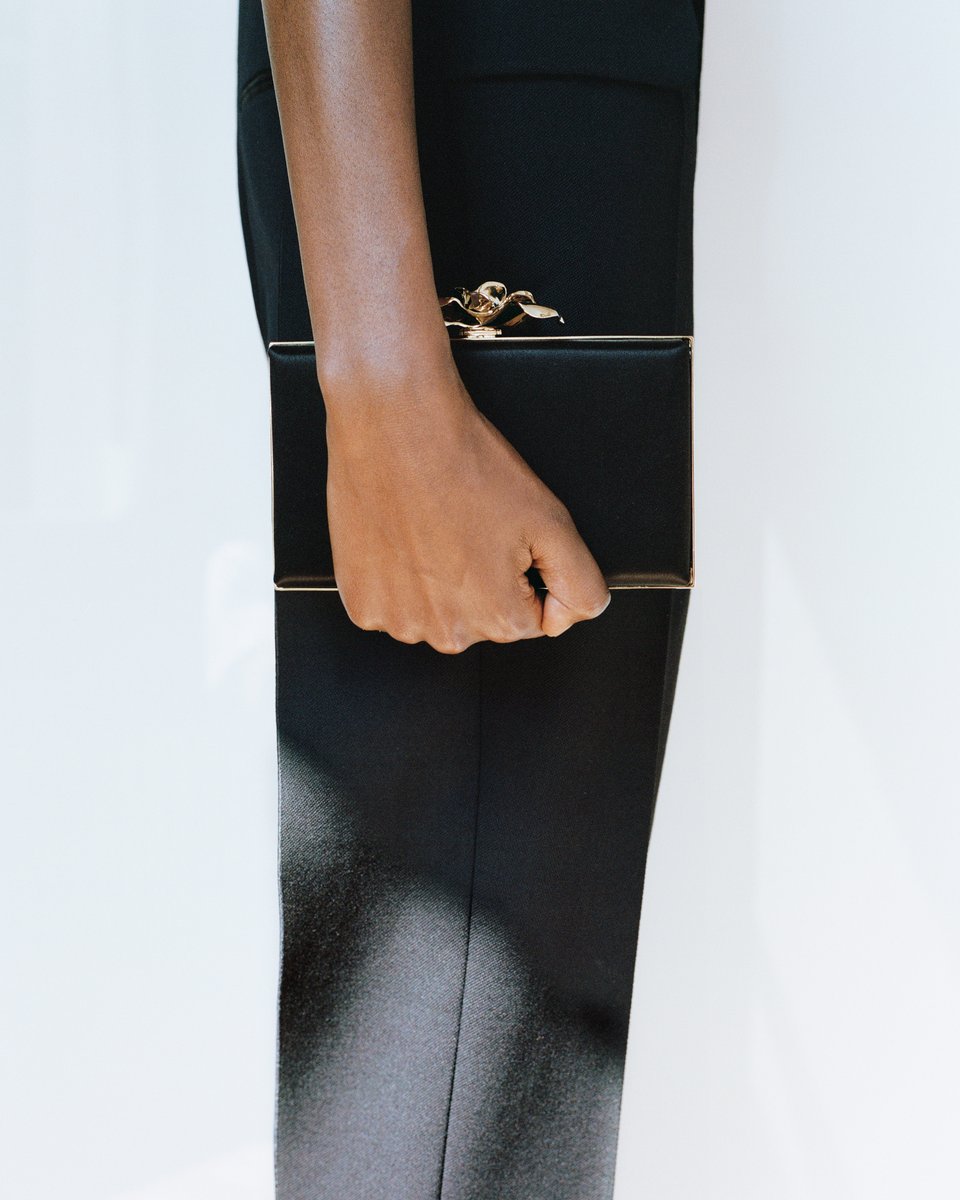 victoriabeckham's tweet photo. Feminine details, meticulously hand-crafted by artisan makers.
Discover #VBPSS24 now >> https://t.co/yGmRTE2tyF https://t.co/kluzDk7b19