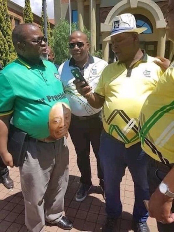 MsNeutrino_001's tweet photo. @MbalulaFikile Dream on, you were never ready for KZN!  
#AnyoneButTheAnc #NoGoodStoryToTell #RamaphosaWastedYears https://t.co/WWFIbPAgGa