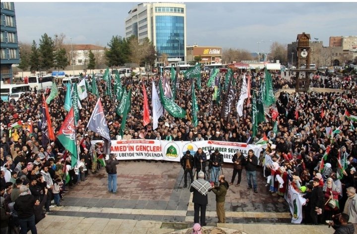 Peygamber Sevdalılarının düzenlediği #BüyükFilistinYürüyüşü etkinliği yoğun katılımla gerçekleşti. huristanbulhaber.com/Detay/Haber-De…