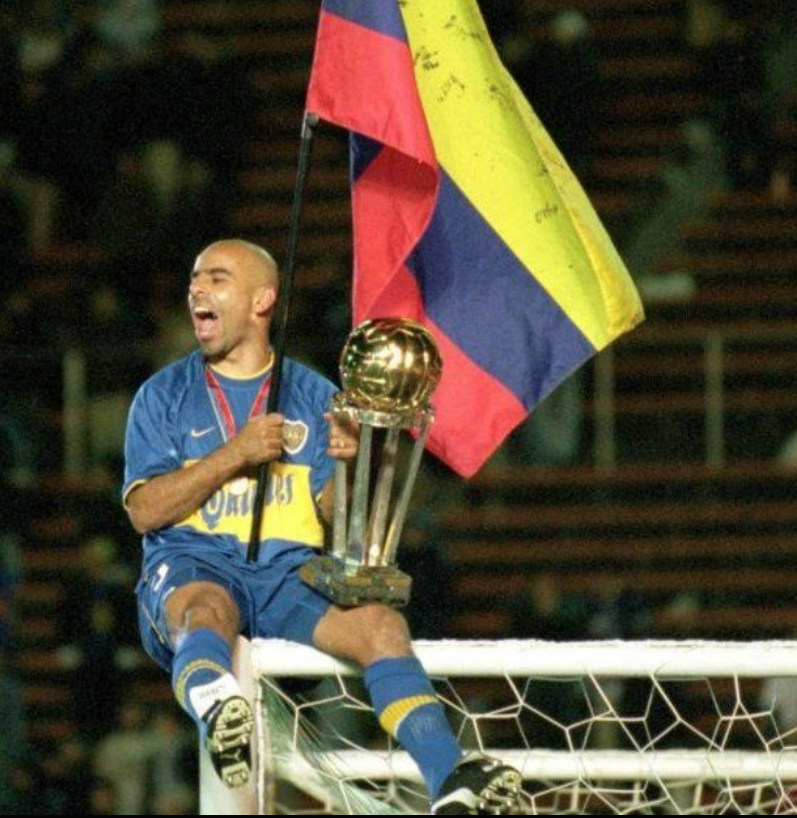 🎂¡Felíz cumpleaños Chicho #Serna!🇨🇴💙💛💙

🏆Conquistó seis títulos en #Boca: Aperturas 1998 y 2000, Clausura 1999, Copa #Libertadores 2001 y Copa #Intercontinental 2000.