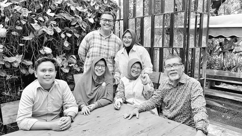 Doa gue yang paling cepat dikabul oleh Allah SWT ya ini. Sampai sekarang aja gue masih bertanya tanya, amalan apa yang bisa membuat gue seberuntung ini bisa bertemu dengan Tasya.