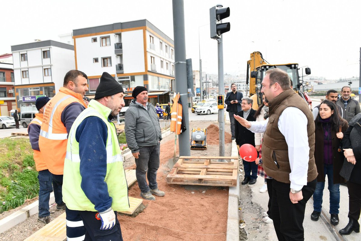 utkugumrukcu's tweet photo. Büyük açılışa son 5 gün! 🚃

27 Ocak Cumartesi günü Çiğli Tramvayı’nın açılış töreninin yapılacağı belediyemize yeni kazandırdığımız Kız Öğrenci Yurdu arsasında ve çevresinde incelemelerde bulunduk. Tramvay hattında Son rötuşlar yapılıyor. Teşekkürler @tuncsoyer https://t.co/3bvB9EcJgh