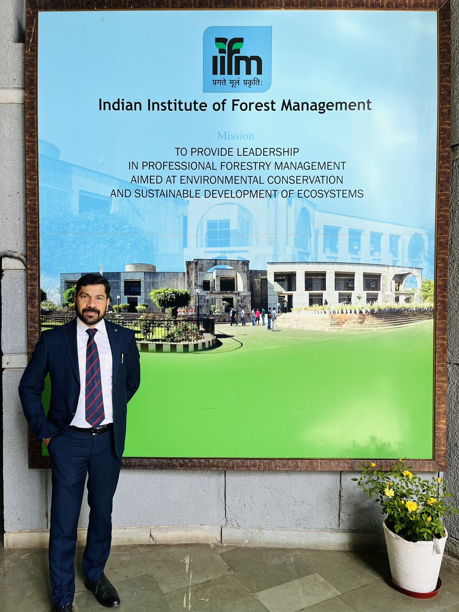 Saket_Badola's tweet photo. Back to class. 😊
#MidCareerTraining
#IndianForestService https://t.co/xxFYhdxmKi