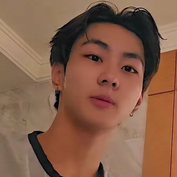 jollywonie's tweet photo. Boy just so pretty, omg https://t.co/P3MUNhH8EP