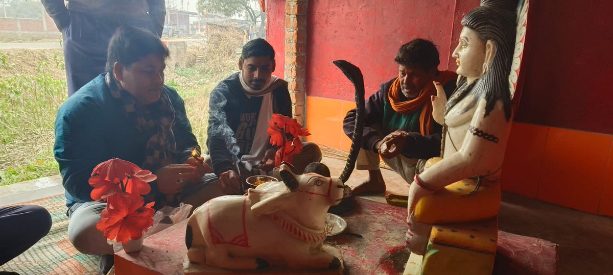 punamfrombansa's tweet photo. आदर्श ग्राम पंचायत बांसा में आज इस सदी के सबसे पावन दिन 'श्री राम भगवान की प्राण प्रतिष्ठा' के शुभ अवसर पर हमारे छोटे भाई श्री आलोक पुत्र डॉ सरजू प्रसाद द्वारा नेवादा में मंदिर पर पूजा के उपरांत प्रसाद वितरण एवं भंडारे का आयोजन किया। 

बोलो सियावर रामचंद की जय। 
#JaiShreeRam https://t.co/jg0QwjxYUK