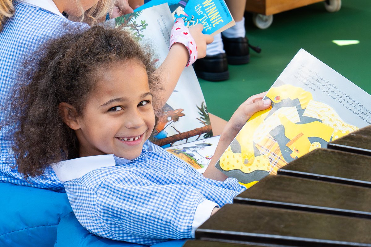 BSAKAbuDhabi's tweet photo. We welcomed Cleveland Clinic to BSAK Primary today to officially open our Outside Library. Many thanks to  all those involved in this amazing project, and for opening our eyes to the health benefits of reading outside. Full article to follow shortly. #DigitalQube #BSAKWellbeing https://t.co/dDRsagQPkS