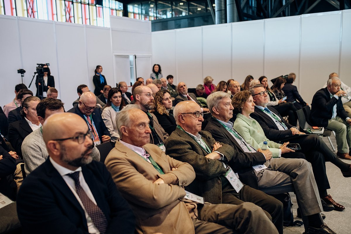 Recap del XV Congreso Internacional de Energía y Recursos Minerales (Castilla y León). Nuestro equipo llevó el caso Villasrrubias y el trading internacional de minerales estratégicos como marco para la posterior mesa redonda "Hoja de Ruta de Materias Primas".
