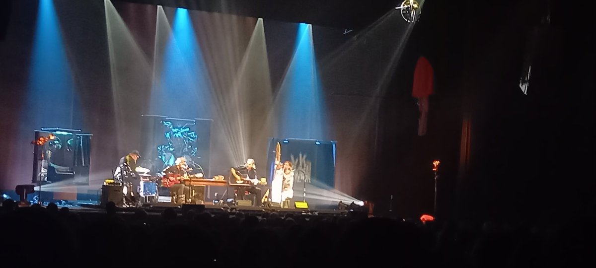 Top concert de #stephanEicher vendredi soir au @coliseeroubaix malgré le froid et la neige. Très bonne ambiance, super musiciens, sono et lumières extra et lui très très sympa