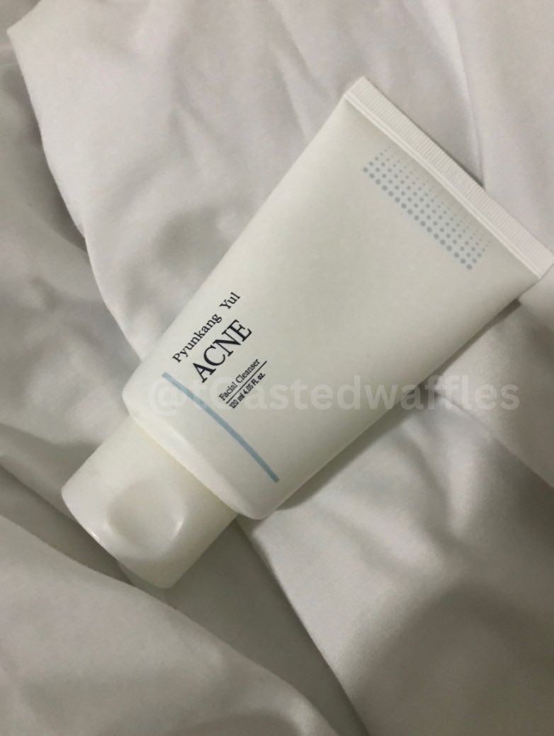 t0astedwaffles's tweet photo. a brand yang i rasa underrated sebab i changed from lrp to this face wash and besttt i love it🩷 

rasa macam pakai cetaphil which i tak suka pakai sebab muka rasa tak bersih HSHHSH tapi pakai this one kulit i rasa bersih and tak ketat😂

🖇️: https://t.co/MD3MyPNp3K https://t.co/pjPwoU0HOs
