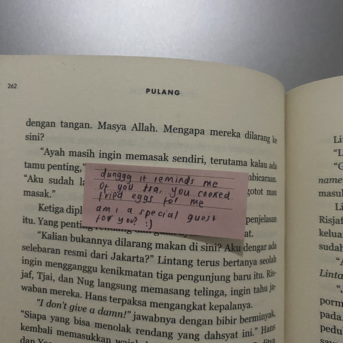 castlekith's tweet photo. 212. “Mana bukunya? Udah selipin catetan-catetan penting pake sticky notes, kan?”

Malik mengangguk. Catatan yang dimaksud: https://t.co/D3sGj26bYN