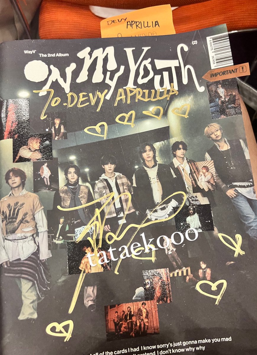tataekooo's tweet photo. so i asked KUN to draw his palm lol and he said sorry bcs the little finger a bit “bengkok” 🤣🤣 omg he’s so cuteeeee and he remember me 🥲🥲🥲
240122 WayV Offline Fansign On My Youth KUN #WayV_OnMyYouth_JAKARTA #wayvkun #KUN #QIANKUN #쿤 https://t.co/fOgdeP5RjV
