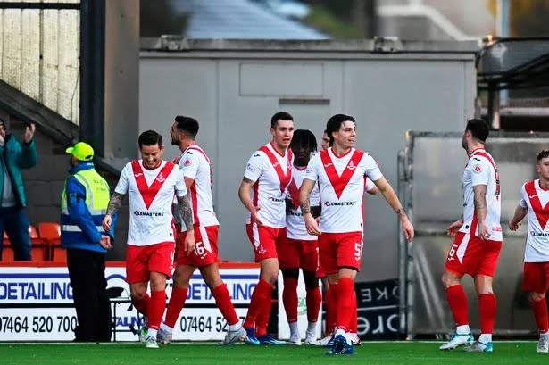 johnwalker_1986's tweet image. Rhys McCabe - Airdrie Analysis 🧵

Airdrie 1v0 St.Johnstone

This Performance &amp;amp; Result deserved more than it got off Sportscene for me, which was 3mins:
• Championship Beat Prem
• Passed them off the Park 
• Deserved the Win

Rhys McCabes' Football 👇