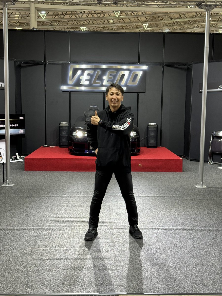 VELENO_REIZ's tweet photo. 松田次生Xフォロワー10万人超プレゼントキャンペーン

VELENOが応援するスーパーGT最多勝レーシングドライバー松田次生選手のフォロワーが10万人を達成しました！
それを記念して
東京オートサロンで大人気、完売となった
NEXT BIRTHパーカー
こちらのサイズXLの黒
と
ヘルメット型キーホルダー
のセットを
を抽選で5名様にプレゼント🎁

📣応募方法
① 当アカウントをフォロー 
②リポストor引用リポスト＆いいね

📣応募期間
1月31日23時59分
当選者にはDM💌

※くれぐれも詐欺アカウントや連絡にはご注意下さい

引用リポストの場合、内容見ていたりもしますので、ぜひ応援メッセージ等もありましたらよろしくお願いします😆👍

@TsugioMatsuda 
#nextbirth
#プレゼント
#プレゼントキャンペーン