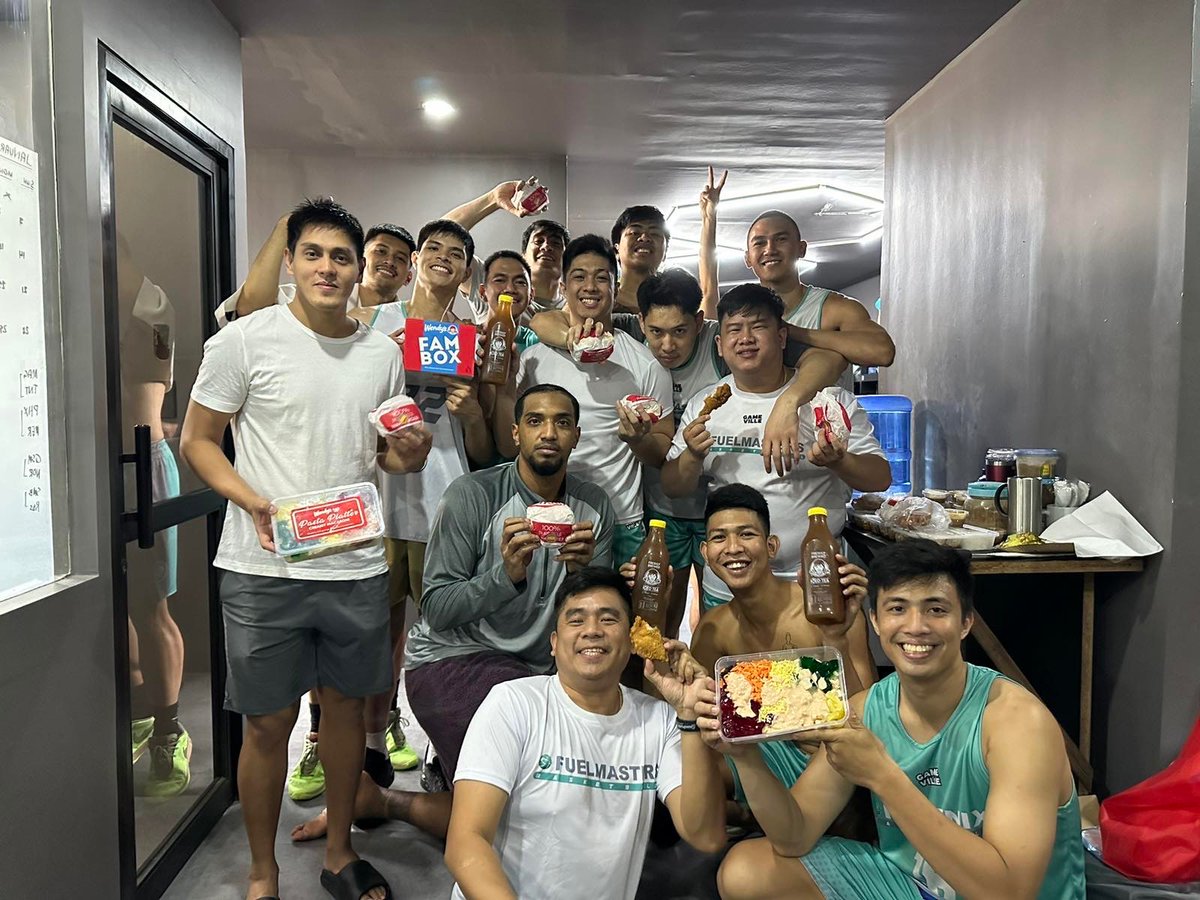 HeftyLeftyy's tweet image. Time out muna for Wendy's Loaded Nacho Cheeseburger! 🍔
Perfect shot with cheese overload, nacho chips and jalapeno! Game on 🏀🏀 with @wendysph
#WendysNachoLove #WendysPH*