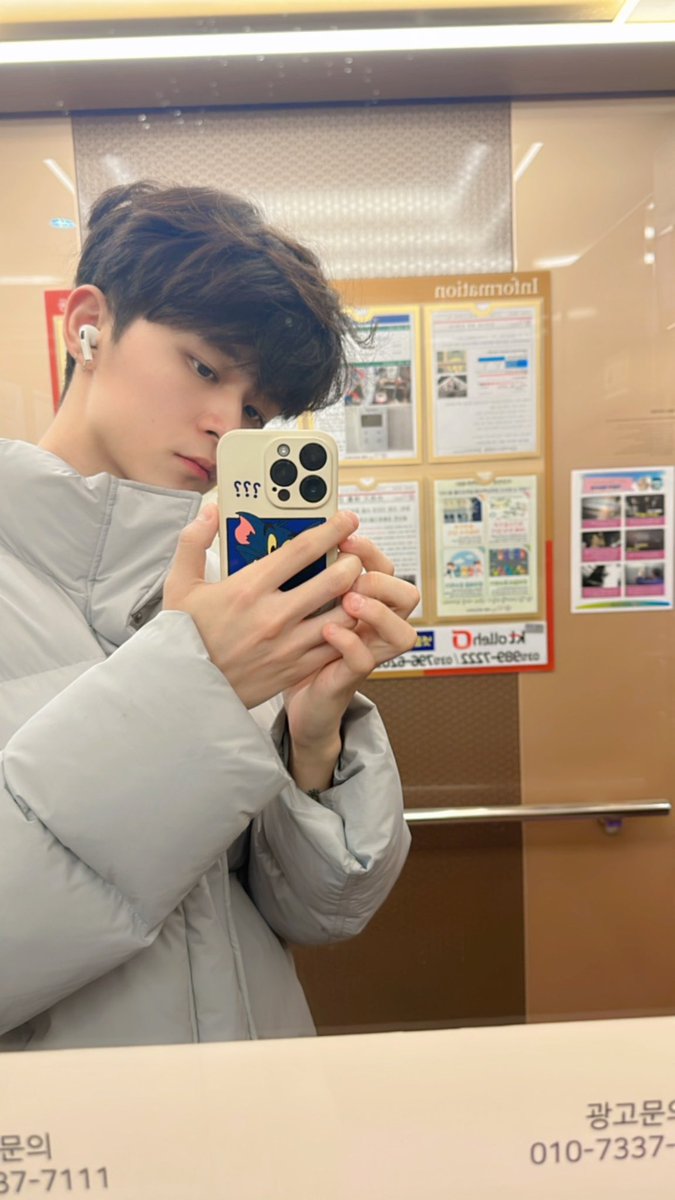 noo__2000's tweet photo. 자다일어난 머리 https://t.co/KQ3ySaV3OT