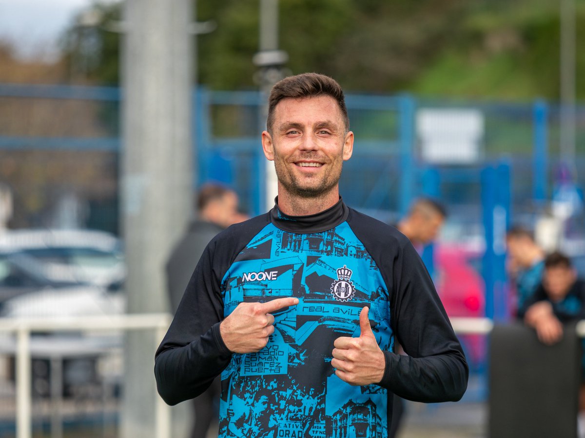 💪 En acción <a href="/albert6martin/">Alberto Martin</a> ✅

#RealAvilésIndustrial 🔵⚪🔴