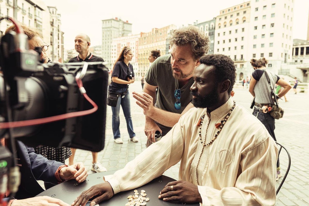 Nueve meses involucrado en hacer historia con #DetectiveTouré La primera serie española protagonizada por un hombre negro.
Orgulloso de acompañar a #malcolmtrevinositte y a un increíble equipo!! Gracias <a href="/rtve/">RTVE</a> <a href="/eitbtaldea/">EITB Komunikazioa</a> @deaplaneta <a href="/TornasolMedia/">Tornasol Media</a> por atreverse con este proyecto!