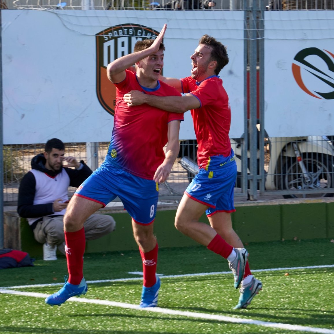 genisdemf's tweet photo. @FutbolCat_Radio @isisolpu @Balaguer_CF 🔴 Adri Saro i Dani Suárez (@SHARKEZ_08) del @martinenc. Futbol base + primer equip, tota una vida de vermell https://t.co/5SGbwHjQw0